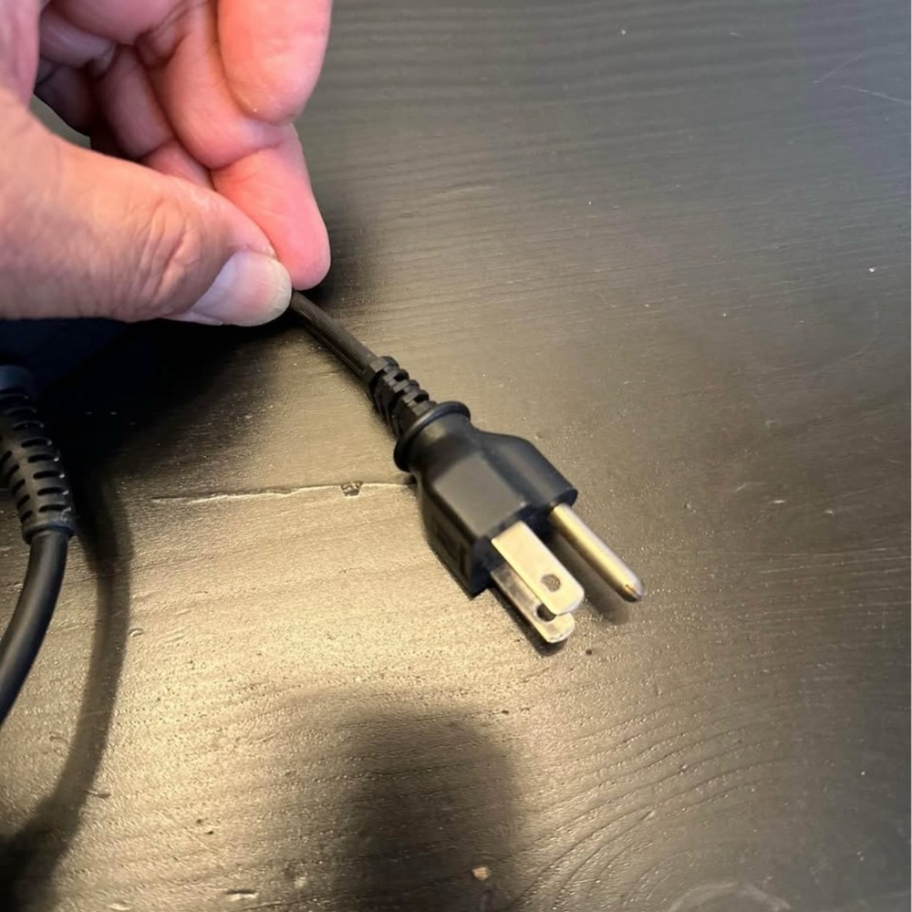 Dell Alienware 180W Power Adapter - Picture 3 of 5